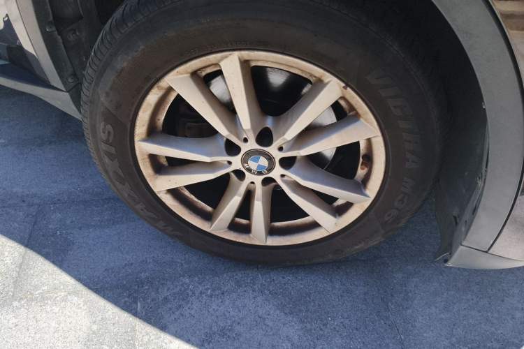 Used BMW X5 2014 xDrive35i Elegant Edition Right Front Wheel Hub