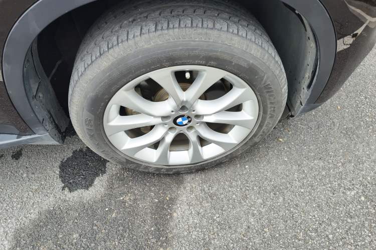 Used BMW X5 2014 xDrive35i Elegant Edition Right Front Wheel Hub
