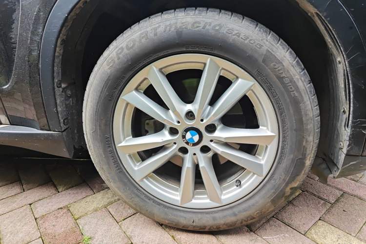 Used BMW X5 2014 xDrive30d Right Front Wheel Hub