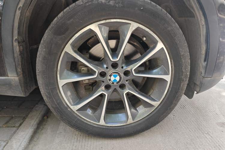 Used BMW X5 2014 xDrive35i Leading Model Right Front Wheel Hub