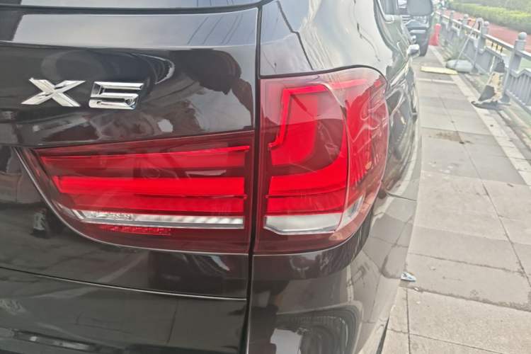 Used BMW X5 2014 xDrive35i Elegant Edition Right Rear Taillight