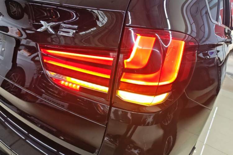 Used BMW X5 2014 xDrive35i Elegant Edition Right Rear Taillight