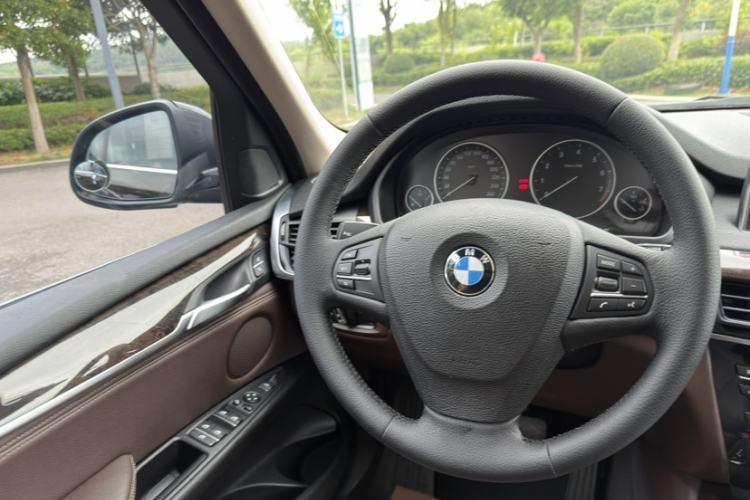 Used BMW X5 2014 xDrive35i Elegant Edition Steering Wheel