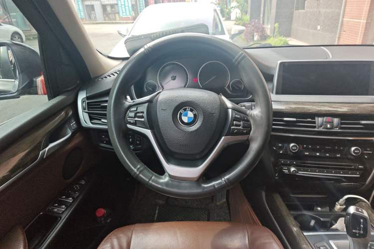 Used BMW X5 2014 xDrive35i Luxury Edition Steering Wheel