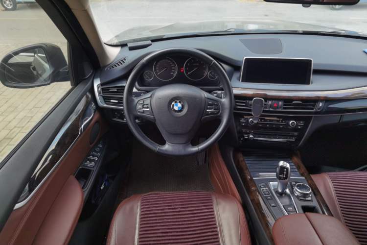 Used BMW X5 2014 xDrive35i Elegant Edition Steering Wheel