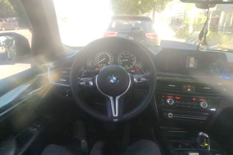 Used BMW X5 2014 xDrive35i Leading Model Steering Wheel