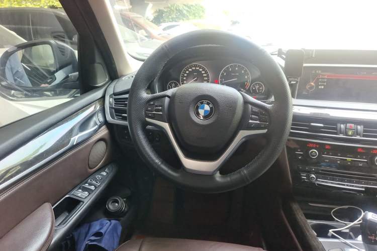 Used BMW X5 2014 xDrive35i Luxury Edition Steering Wheel