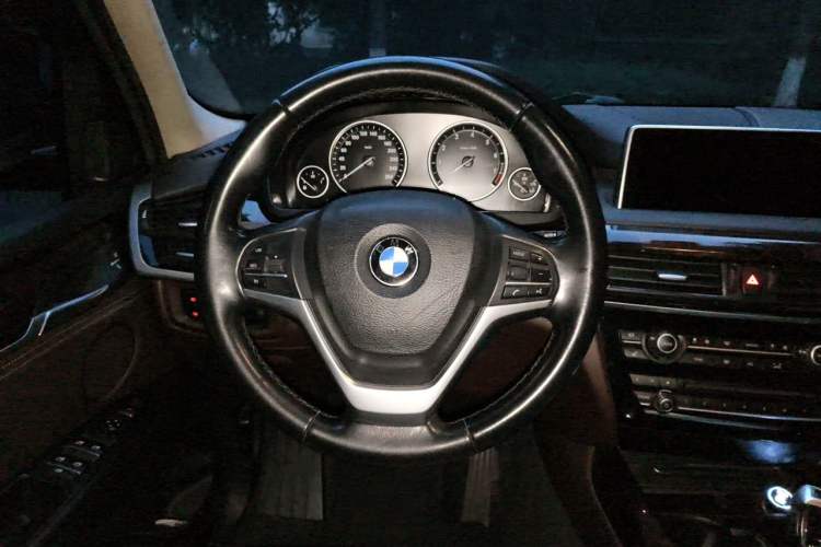 Used BMW X5 2014 xDrive35i Elegant Edition Steering Wheel