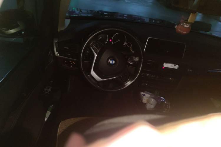 Used BMW X5 2014 xDrive35i Leading Model Steering Wheel
