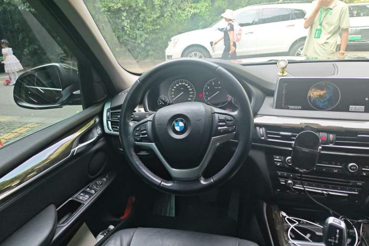 Used BMW X5 2014 xDrive35i Leading Model Steering Wheel