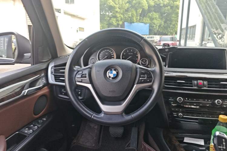 Used BMW X5 2014 xDrive35i Elegant Edition Steering Wheel