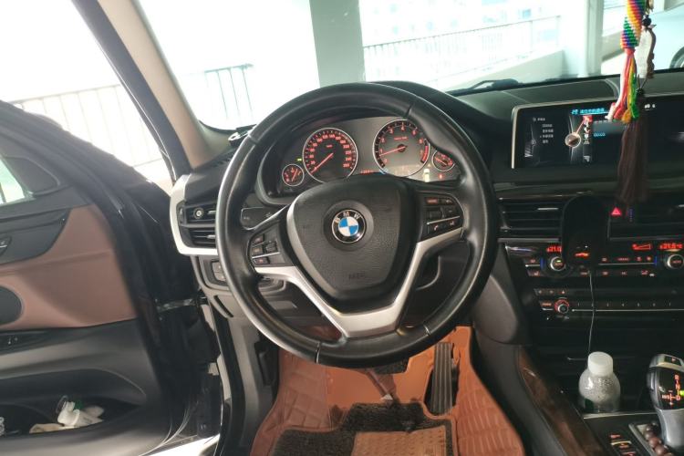 Used BMW X5 2014 xDrive35i Leading Model Steering Wheel