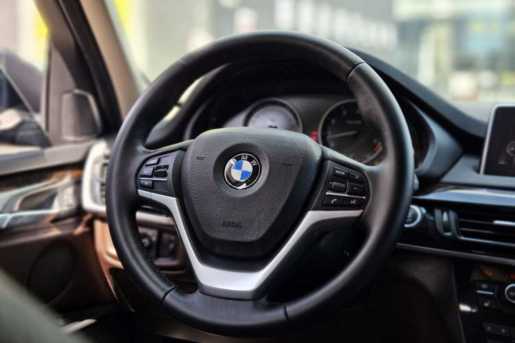 Used BMW X5 2014 xDrive35i Leading Model Steering Wheel