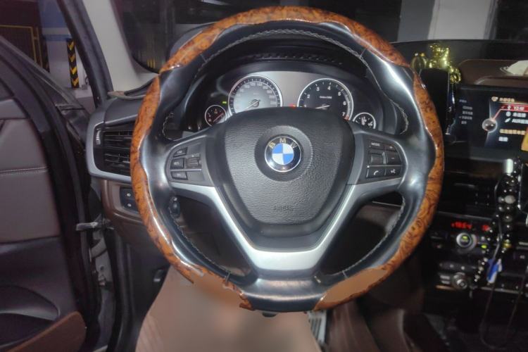 Used BMW X5 2014 xDrive35i Leading Model Steering Wheel