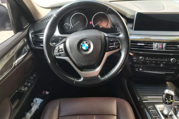 Used BMW X5 2014 xDrive35i Leading Model Steering Wheel
