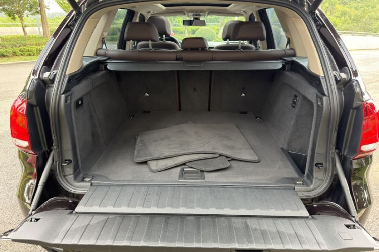 Used BMW X5 2014 xDrive35i Elegant Edition Trunk