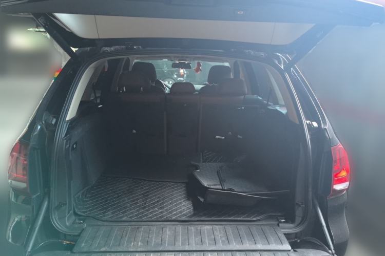Used BMW X5 2014 xDrive35i Leading Model Trunk