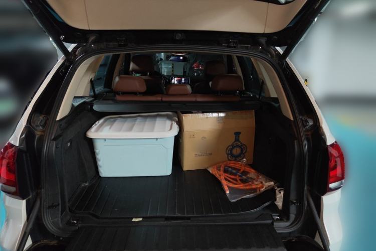 Used BMW X5 2014 xDrive35i Leading Model Trunk