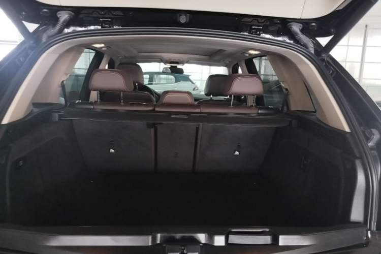 Used BMW X5 2014 xDrive35i Leading Model Trunk
