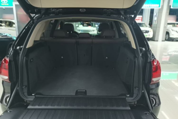 Used BMW X5 2014 xDrive35i Elegant Edition Trunk