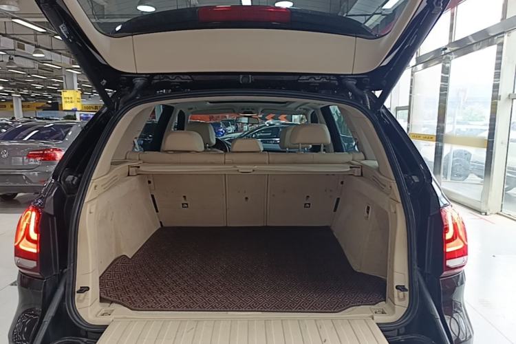 Used BMW X5 2014 xDrive35i Elegant Edition Trunk
