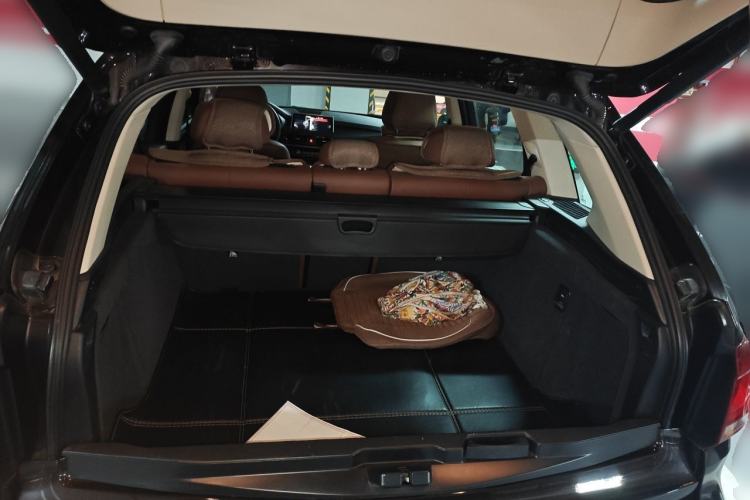 Used BMW X5 2014 xDrive35i Elegant Edition Trunk