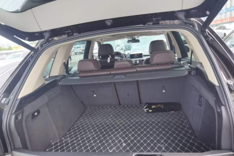 Used BMW X5 2014 xDrive35i Leading Model Trunk