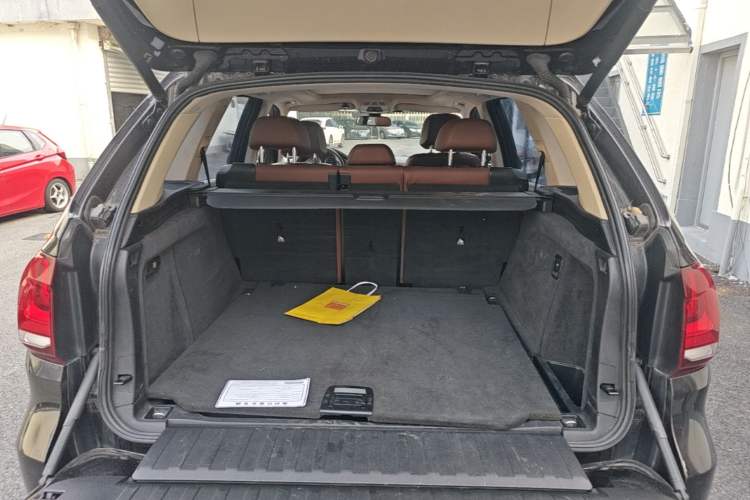 Used BMW X5 2014 xDrive35i Elegant Edition Trunk