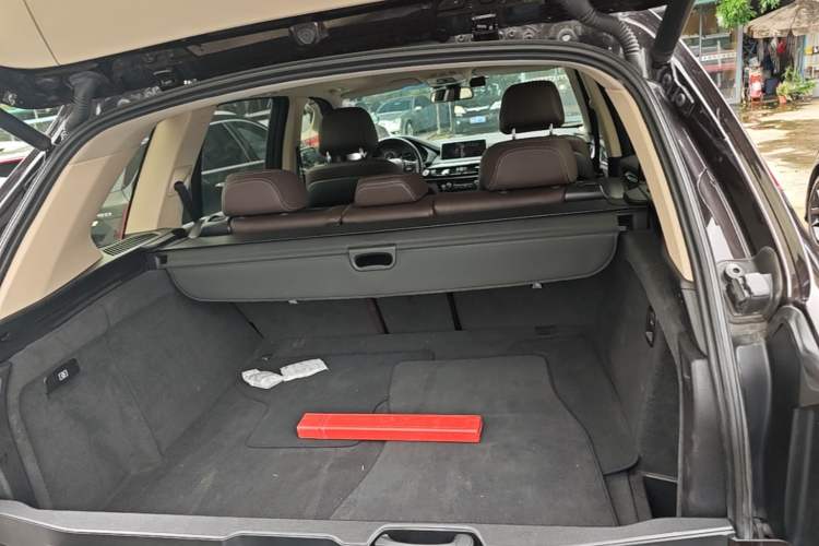 Used BMW X5 2014 xDrive35i Leading Model Trunk