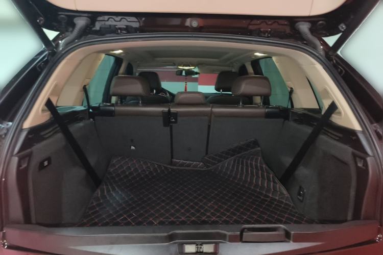 Used BMW X5 2014 xDrive35i Leading Model Trunk