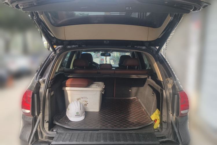 Used BMW X5 2014 xDrive35i Leading Model Trunk