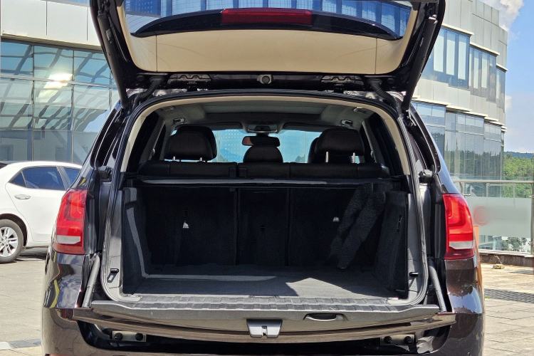Used BMW X5 2014 xDrive35i Leading Model Trunk