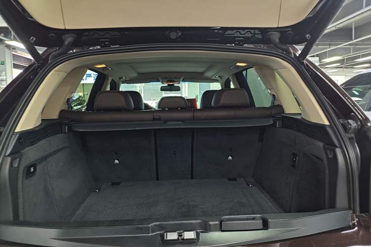 Used BMW X5 2014 xDrive35i Elegant Edition Trunk