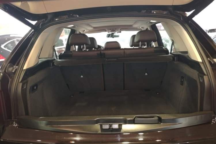 Used BMW X5 2014 xDrive35i Leading Model Trunk