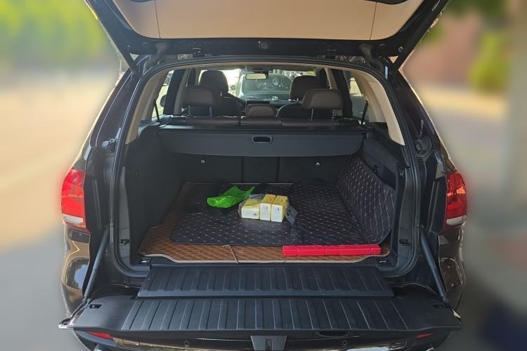 Used BMW X5 2014 xDrive35i Elegant Edition Trunk