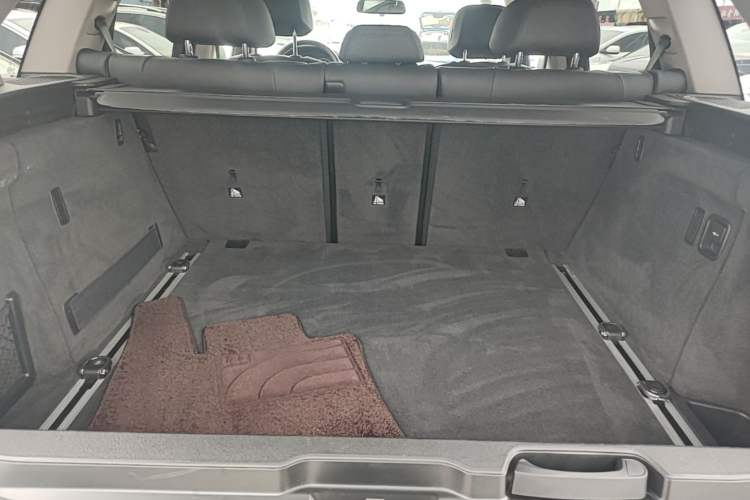 Used BMW X5 2014 xDrive35i U.S. specification Trunk