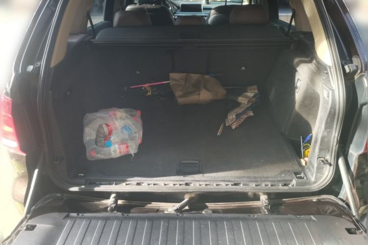 Used BMW X5 2014 xDrive35i Leading Model Trunk