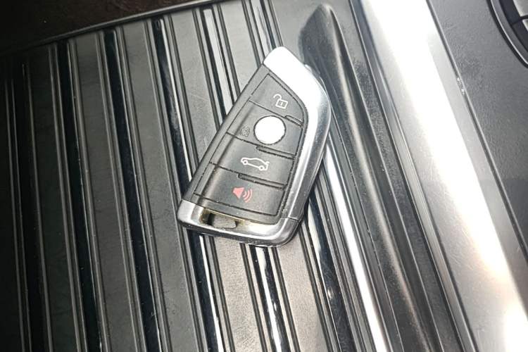 Used BMW X5 2014 xDrive35i U.S. specification Vehicle Key