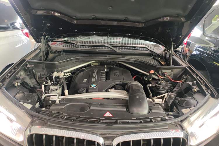 Used BMW X5 2014 xDrive35i Elegant Edition Engine Bay