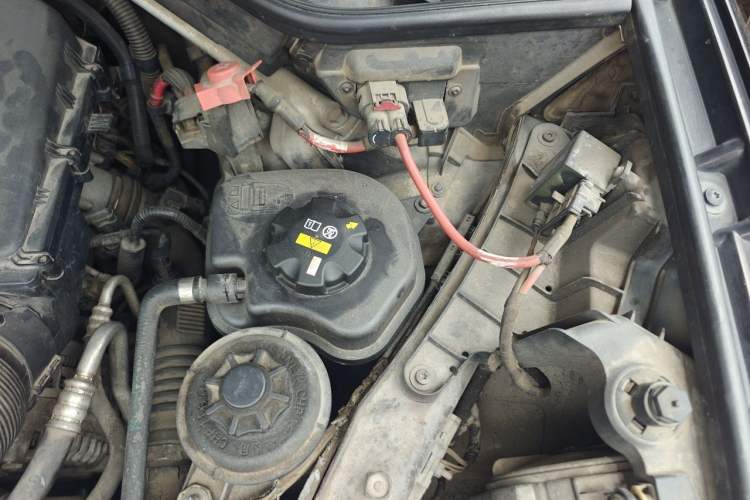 Used BMW X5 2014 xDrive35i Luxury Edition Engine Bay Left