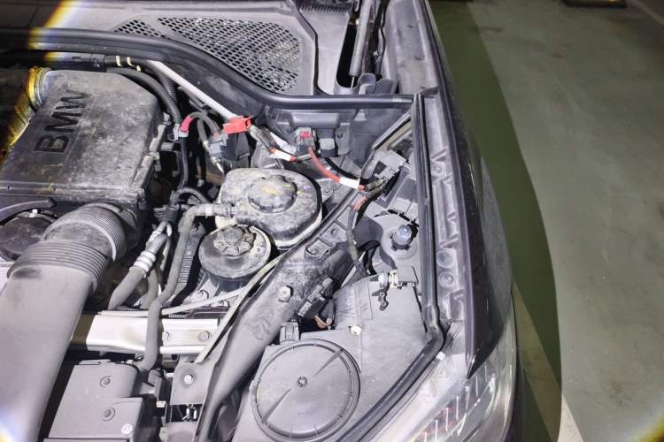 Used BMW X5 2014 xDrive35i Leading Model Engine Bay Left