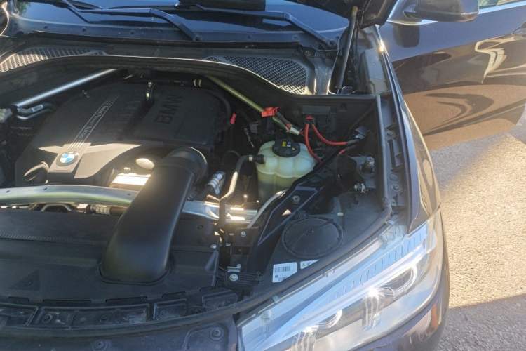 Used BMW X5 2014 xDrive35i Elegant Edition Engine Bay Left
