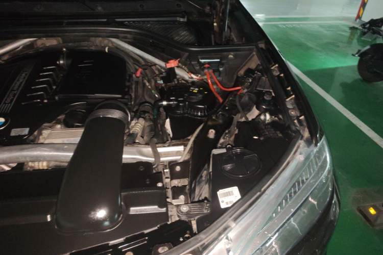Used BMW X5 2014 xDrive35i Elegant Edition Engine Bay Left