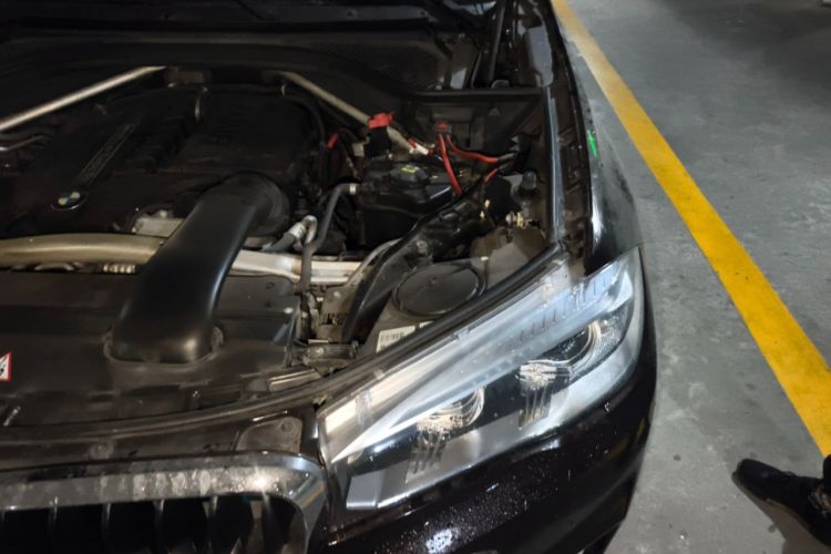 Used BMW X5 2014 xDrive35i Elegant Edition Engine Bay Left