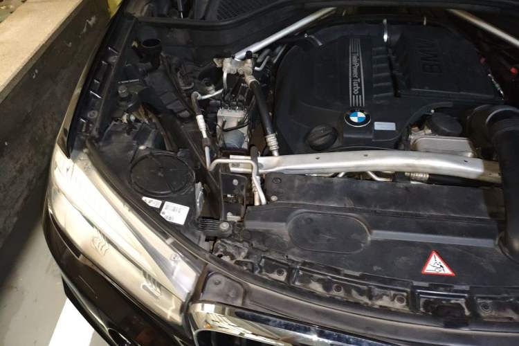 Used BMW X5 2014 xDrive35i Elegant Edition Engine Bay Right