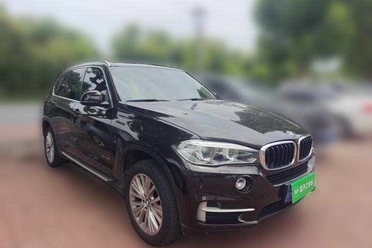 Used BMW X5 2014 xDrive35i Luxury Edition Front Right 45 Deg