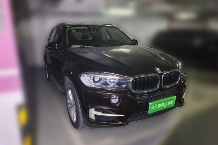 Used BMW X5 2014 xDrive35i Leading Model Front Right 45 Deg