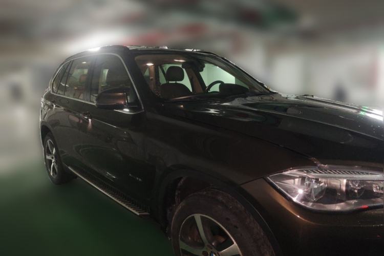 Used BMW X5 2014 xDrive35i Elegant Edition Front Right 45 Deg