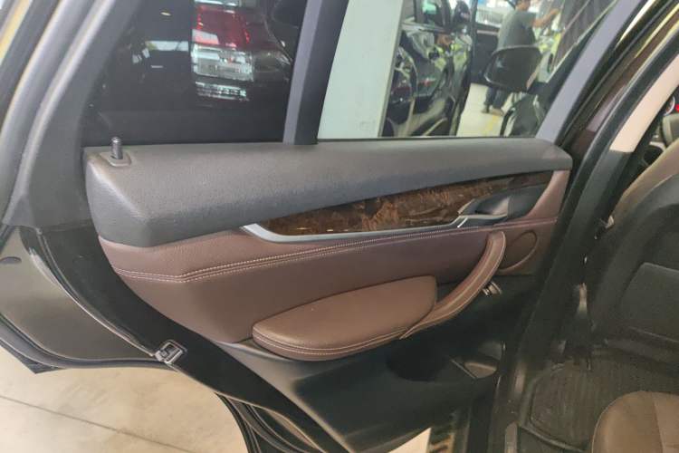 Used BMW X5 2014 xDrive35i Elegant Edition Left Rear Door Interior