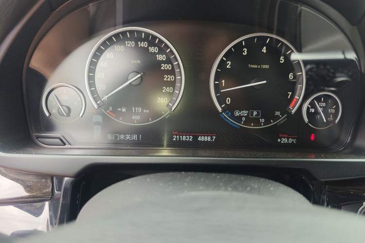 Used BMW X5 2014 xDrive35i Luxury Edition Odometer Close Up